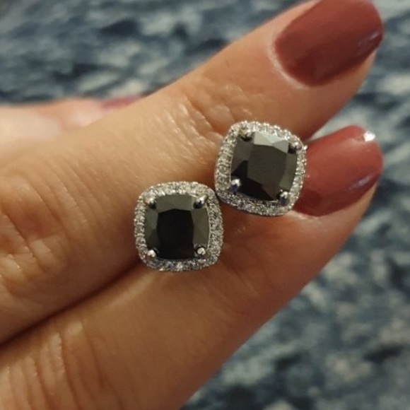 LAST ONE‼️925 Sterling Silver Sapphire Earrings - Picture 6 of 6